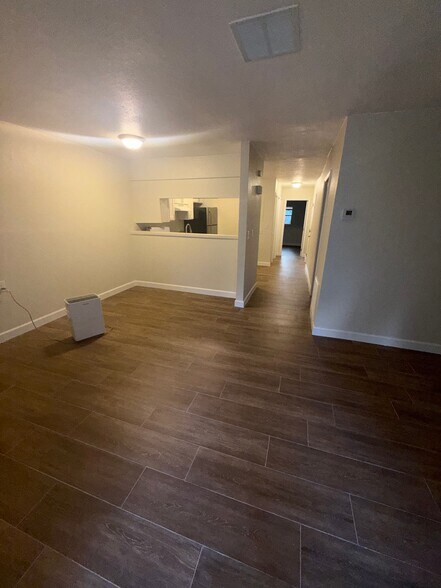 Building Photo - 7116 Oakwood Dr