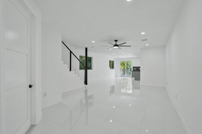 Building Photo - 1215 W Las Olas Blvd