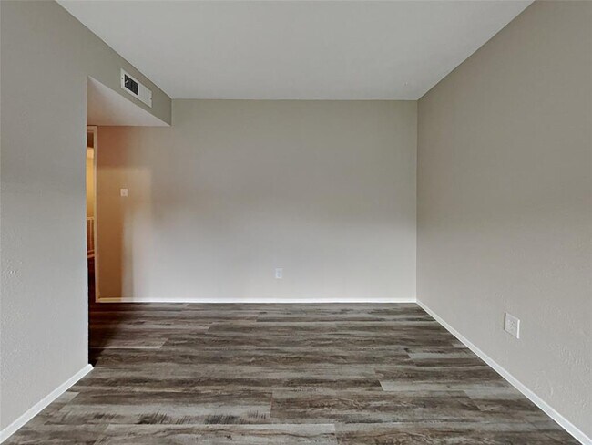 Building Photo - 2822 Canary Ln