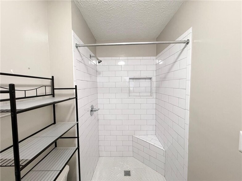 Building Photo - 1050 Mathews Ct