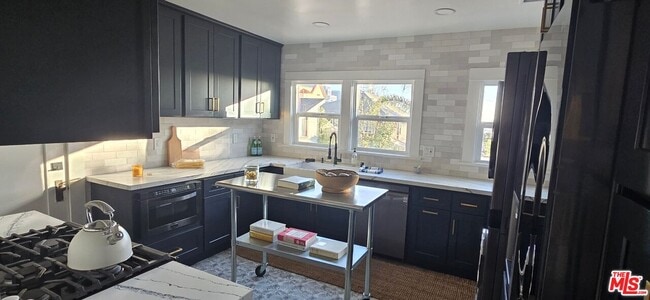 Building Photo - 1446 Calumet Ave