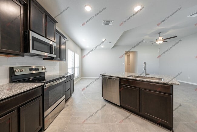 Building Photo - 1410 Shadow Hl Ln