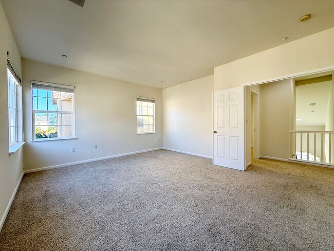 Building Photo - Renovated Coastal Home with NEW Kitchen and a Spacious Layout