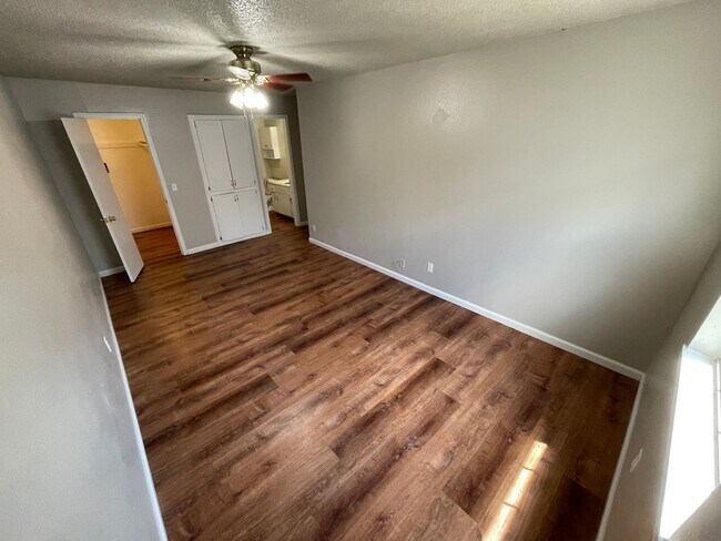 Building Photo - 3 br, 2 bath House - 2612 N Ann Arbor Ave....