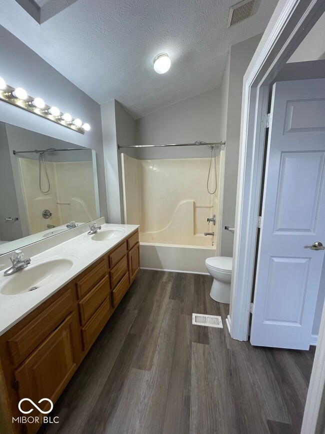 Building Photo - 4436 Victory Cir