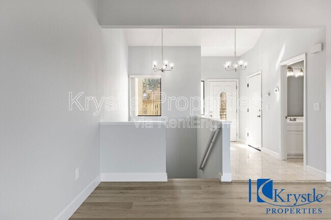 Building Photo - 20 Knoll Dr