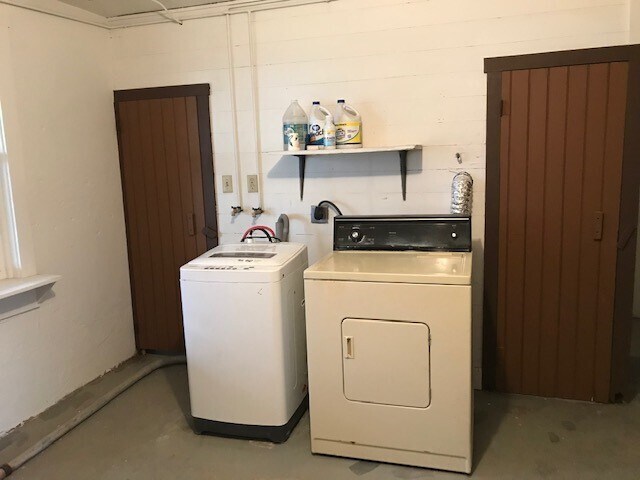 Building Photo - 155 King Rd