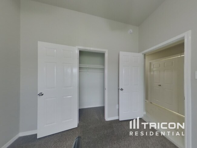 Building Photo - 318 Annatto Ln