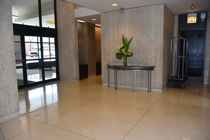 Mail Room - 1636 N Wells St