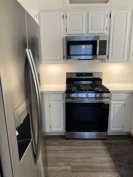 U SHAPE KITCHEN - 627 Coronado Ave