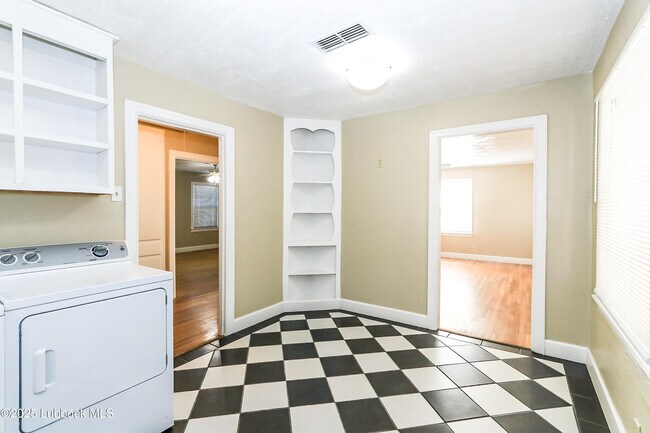Building Photo - 2414 30th St