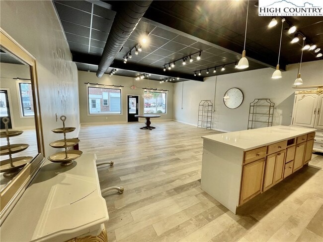 Building Photo - 15 E 2nd St