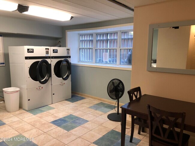 Building Photo - 200 Ocean Park Ave