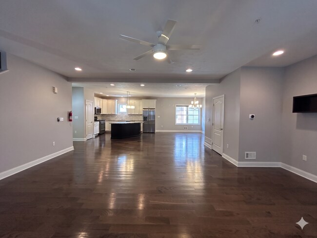 Building Photo - Modern  North Side Townhome with Garage/Central Air