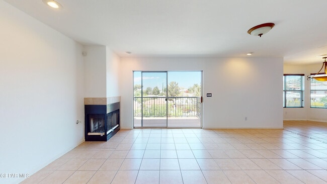 Building Photo - 6256 Escondido Dr