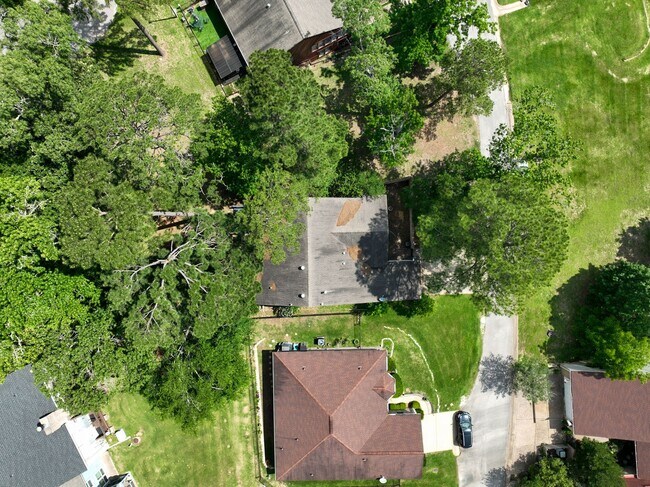 Building Photo - 9 Lakeview Manor