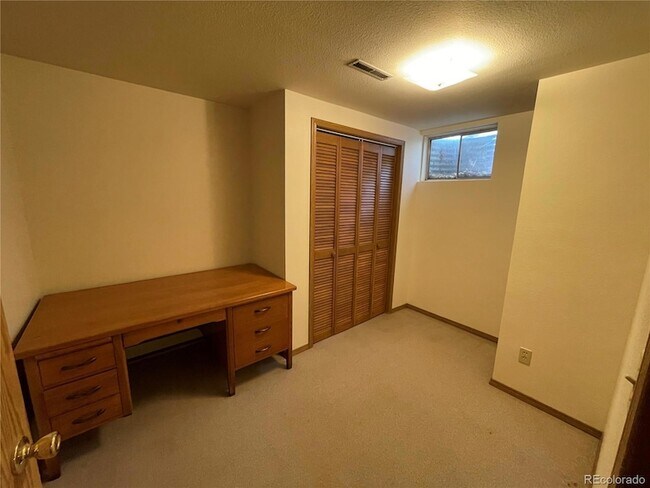Building Photo - 6534 Zinnia St
