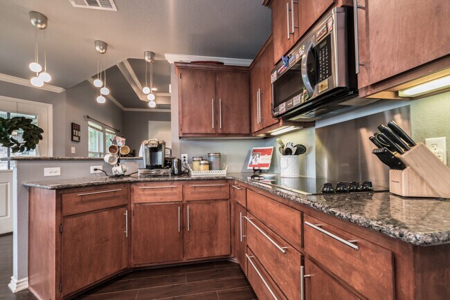 Building Photo - ** BEAUTIFUL 3 BED/ 2 BATH HOUSE **