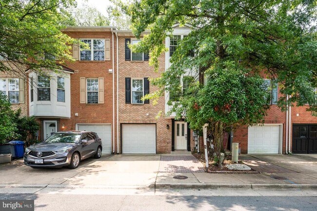 Building Photo - 122 Sanborn Pl
