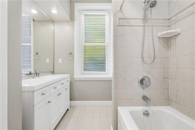 Building Photo - 480 Orchard Ave