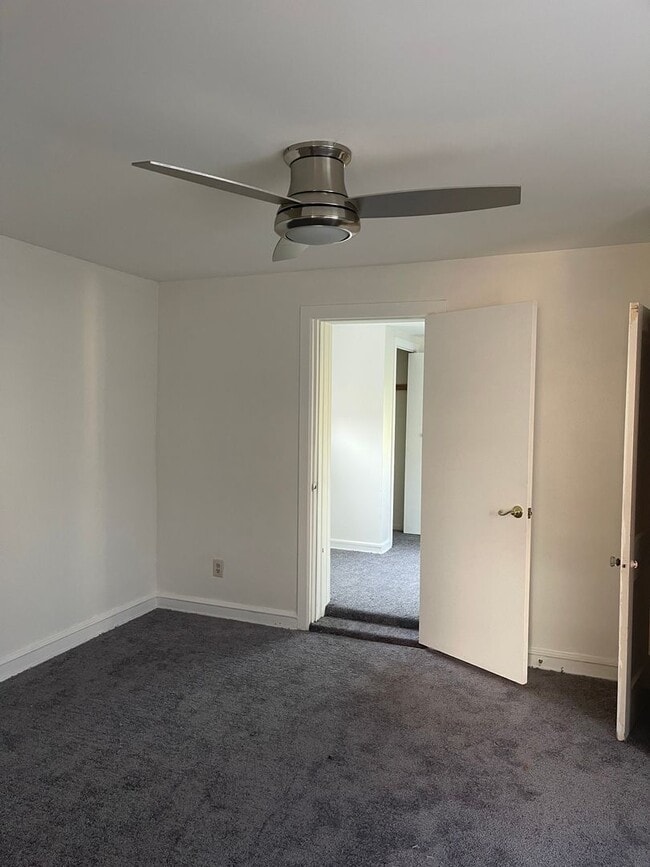 Building Photo - Beautiful Updated 3/1 Twin Home in a Great...