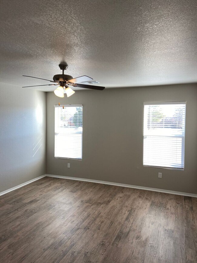 Building Photo - Pre-Leasing Now! Spacious Four Bedroom | Two Bathroom Home in Jonesboro