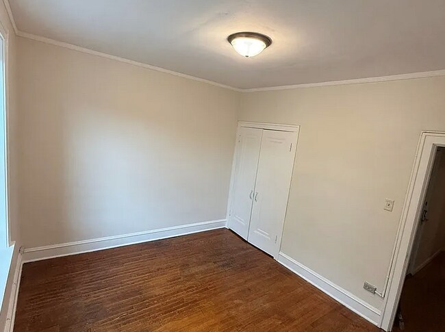Building Photo - Spacious 3BR Apartment in Oak Park – 1,300...