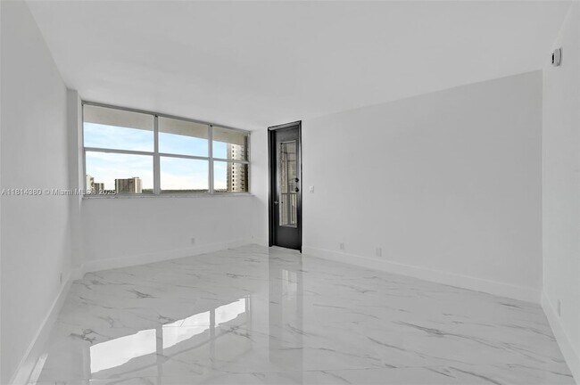 Building Photo - 100 Golden Isles Dr