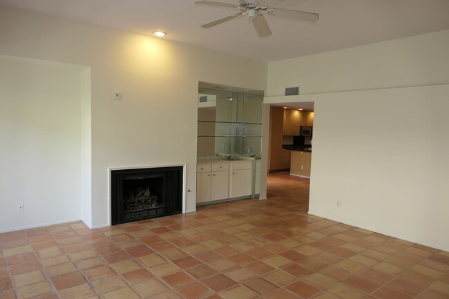 Building Photo - South Palm Springs, 3 bedroom condo, Long ...