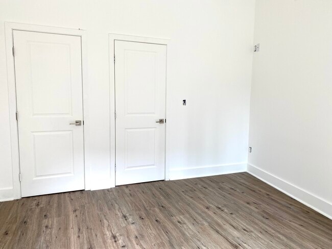 Building Photo - 2425 Frankford Ave