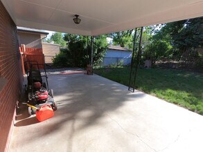 Building Photo - Beautifully remodeled 3 bed 2.5 bath house in Broomfield