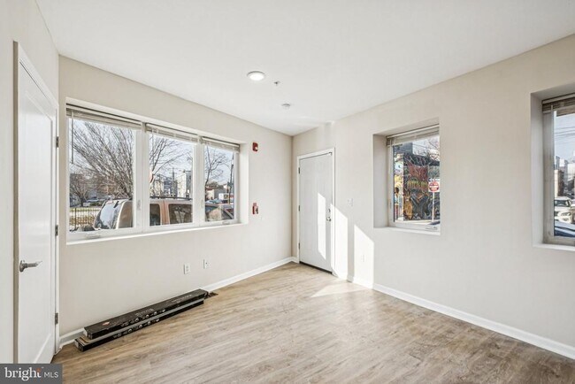 Building Photo - 512 W Norris St