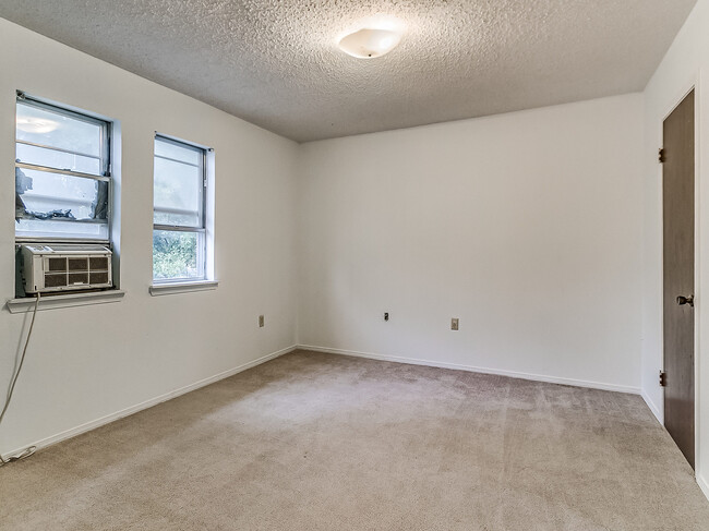 Building Photo - 818 Greenvale Rd