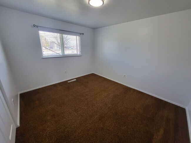 Building Photo - 2166 Carriage Crest Dr