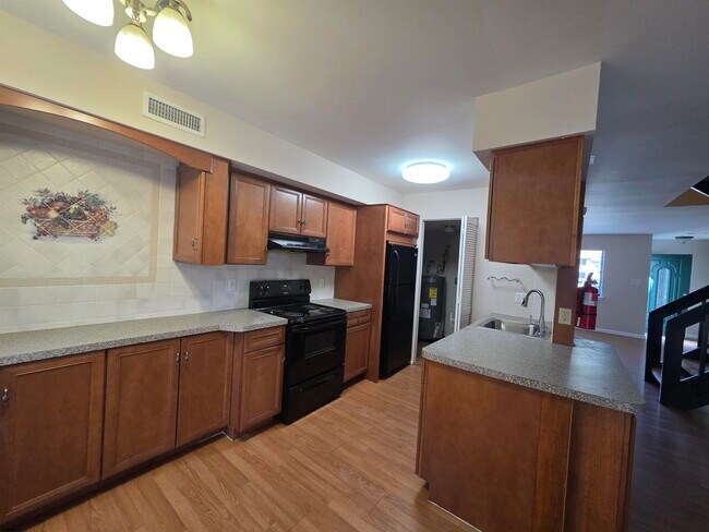 Building Photo - 2529 Cottonwood Ct