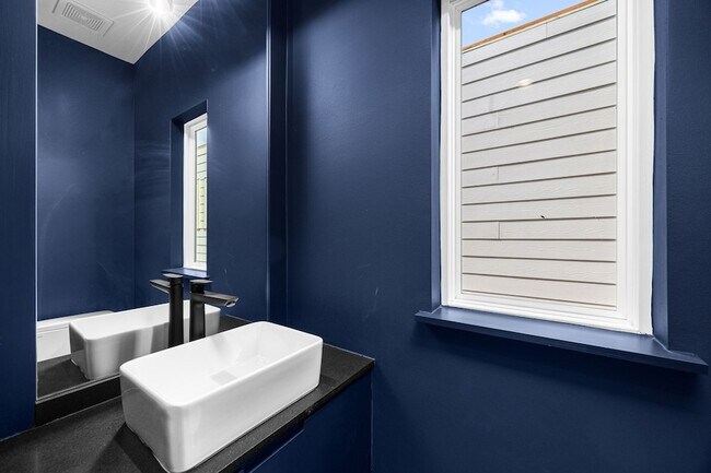 Building Photo - 1312 Heslep St