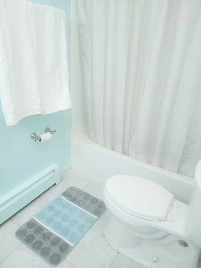 Full bath - 1327 W 25th Ave