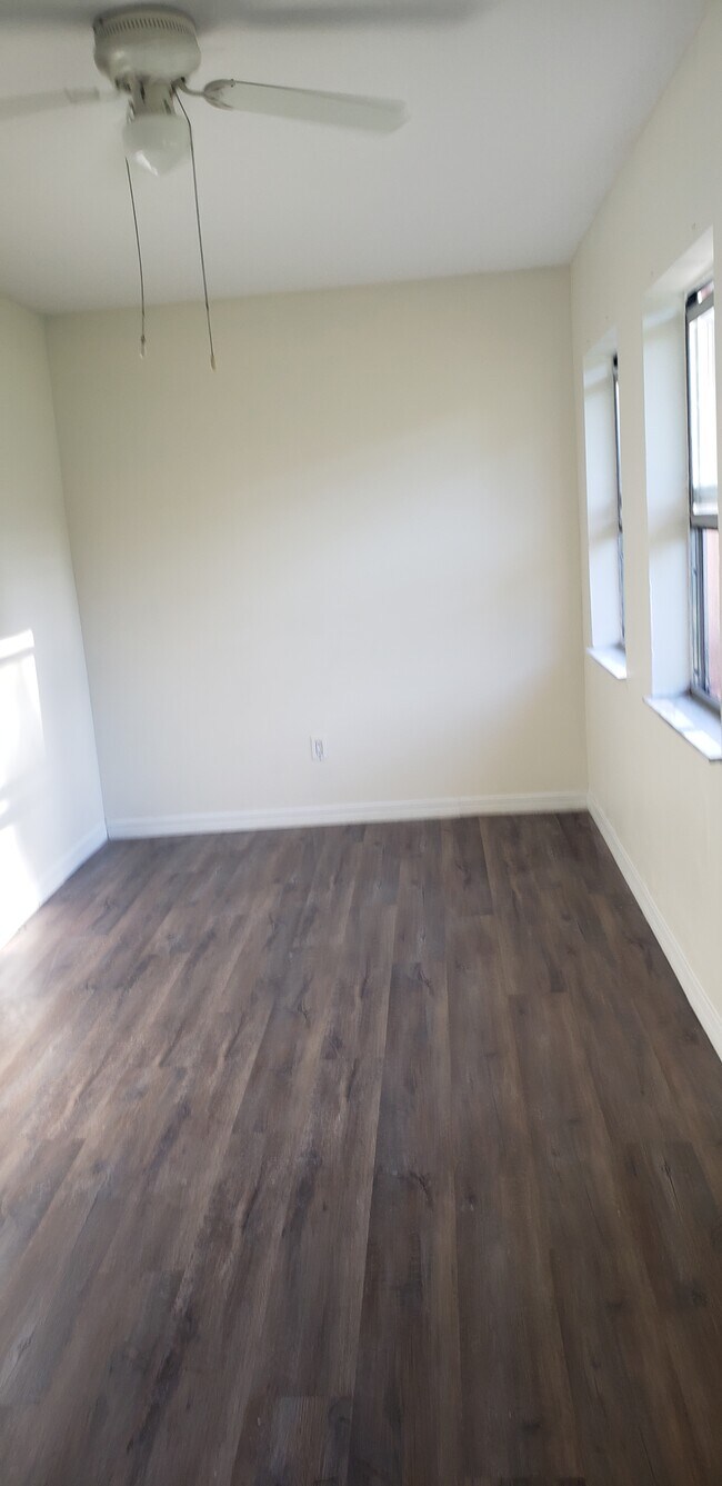 Building Photo - 1921 Kumquat Dr