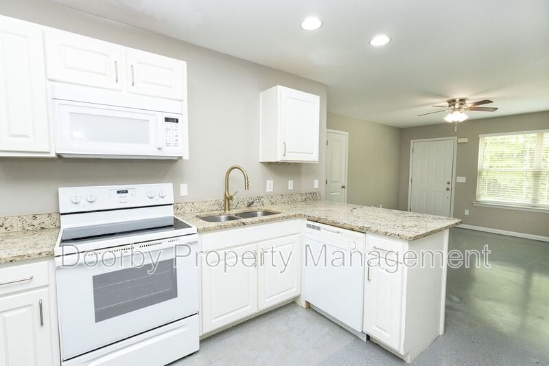 Building Photo - 3850 Youngstown Rd