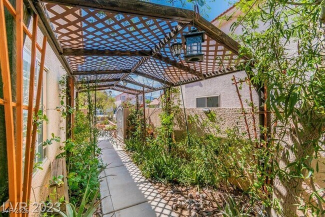 Building Photo - 1216 Olvera Way