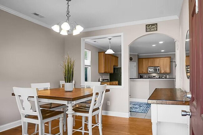 Building Photo - 1519 Thoroughbred Blvd