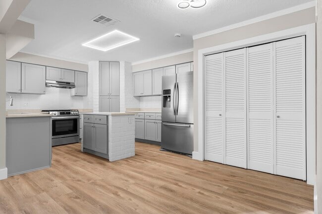 Building Photo - 14007 Overbrook Ln