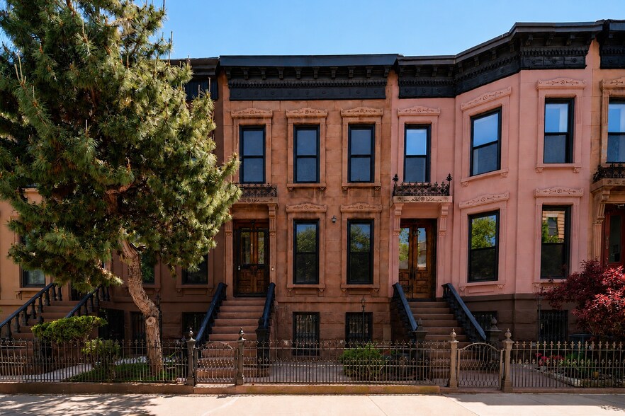 Building Photo - 814 Putnam Ave