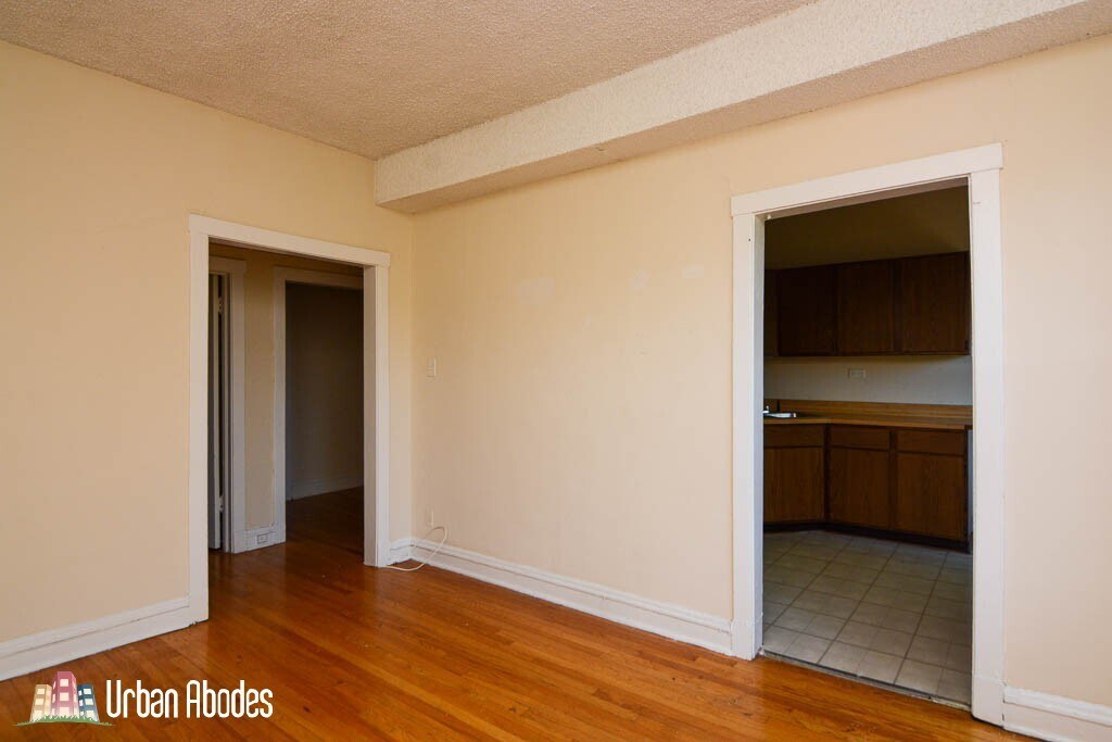 Building Photo - 3522 N Racine Ave