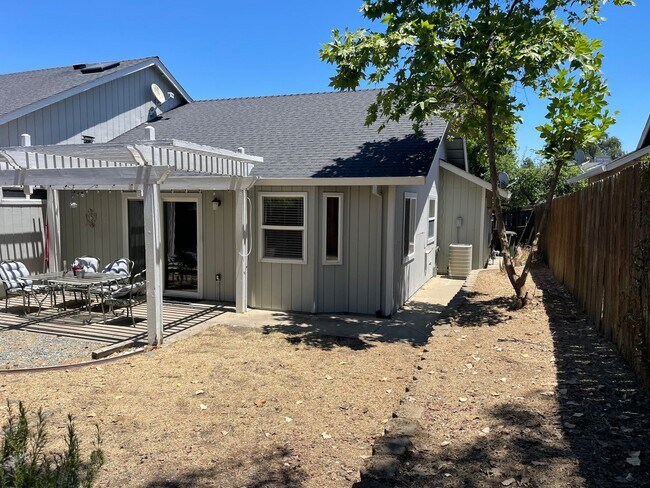 Building Photo - 143 Goldenwest Ct