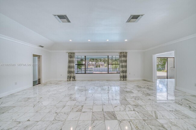 Building Photo - 1442 Coruna Ave