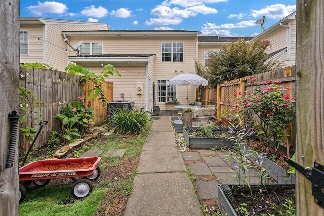 Building Photo - 1735 Brittlebush Ln