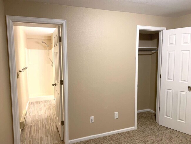 Building Photo - "Spacious 4-Bedroom Haven with 2 Full Baths in Prime Fort Collins Location!"