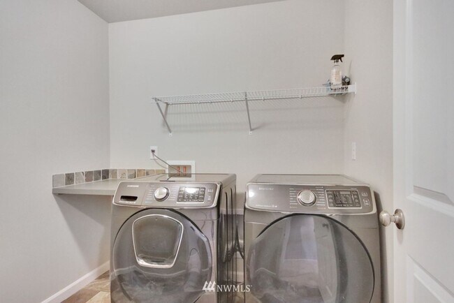 Building Photo - Listed For Rent