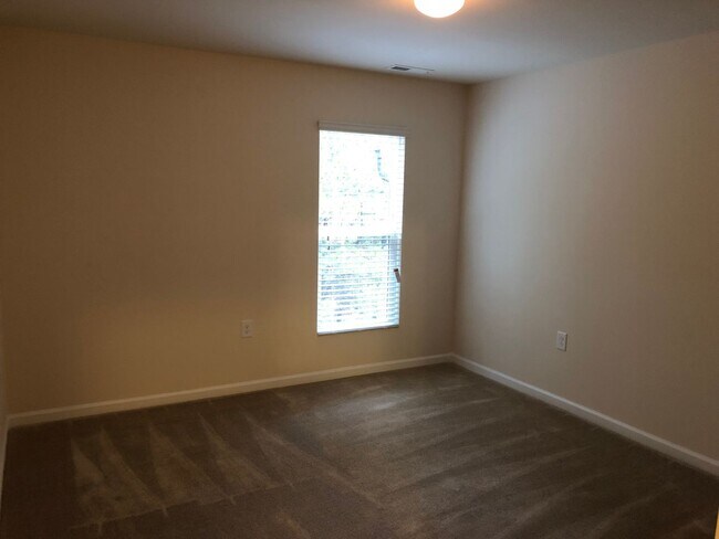 Building Photo - Excellent SW Durham Location Near Southpoint